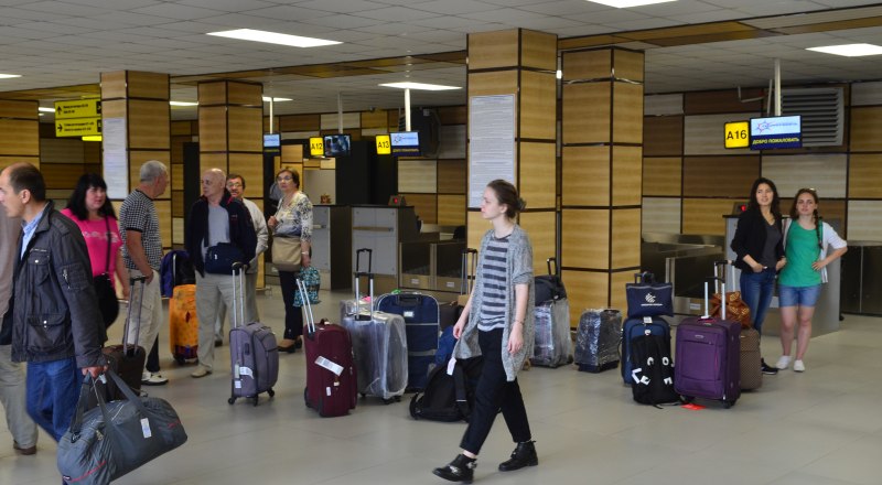 Перед любой поездкой за границу обязательно уточняйте актуальные правила перевозки денег на официальных сайтах таможенных служб стран назначения.