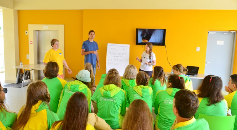 Лето - время для отдыха, новых знаний, путешествий и развлечений. Фото Александра Кадникова.