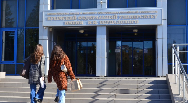 Для получения кредита достаточно предоставить в банк заключённый с вузом договор об оказании платных услуг.