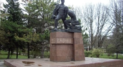 Уже этой весной к памятнику партизанам и подпольщикам Крыма можно будет пройти по красивому парку.
