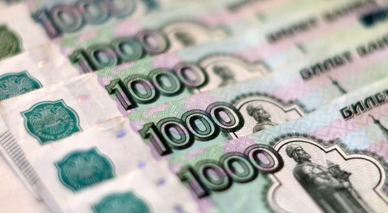 После появления обновлённых банкнот нынешние купюры ещё долго будут оставаться в обороте. Фото Анны КАДНИКОВОЙ.