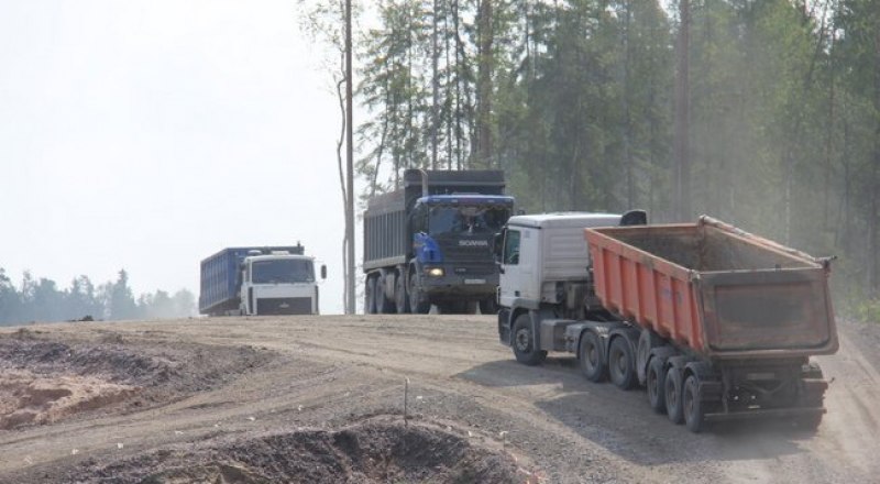 Четырёхполосная автодорога пройдёт через село Изобильное, в обход Алушты. Фото из архива ДорИнфо.