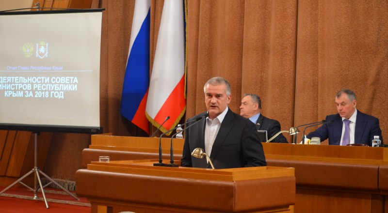 Глава республики выступил перед депутатами с отчётом о деятельности правительства.