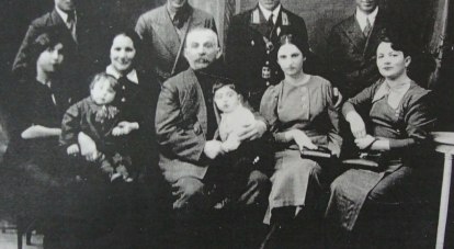 Семья Тревгода. Марк - во втором ряду второй слева./Фото с сайта ugorizont.ru