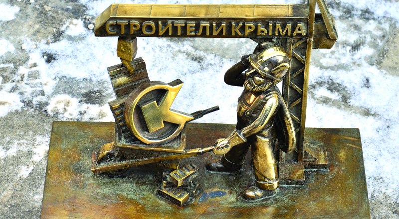 Новый крылатый-полосатый символ Симферополя.