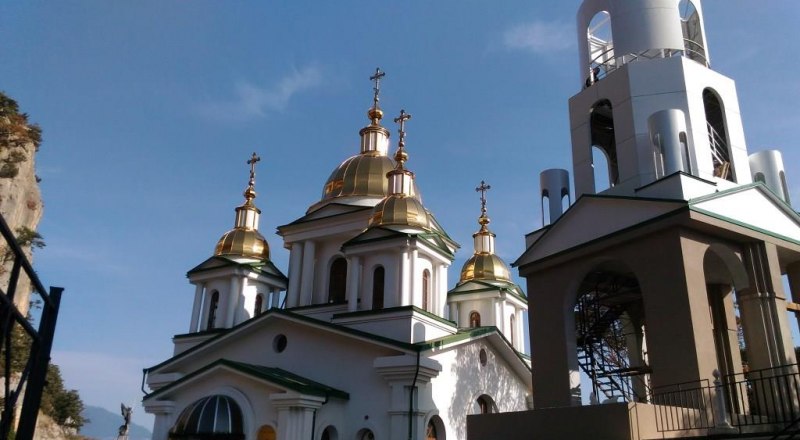 Новая колокольня храма. Фото с сайта crimea-eparhia.ru