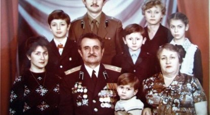 Азат Григорян с семьёй в освобождённом Крыму.