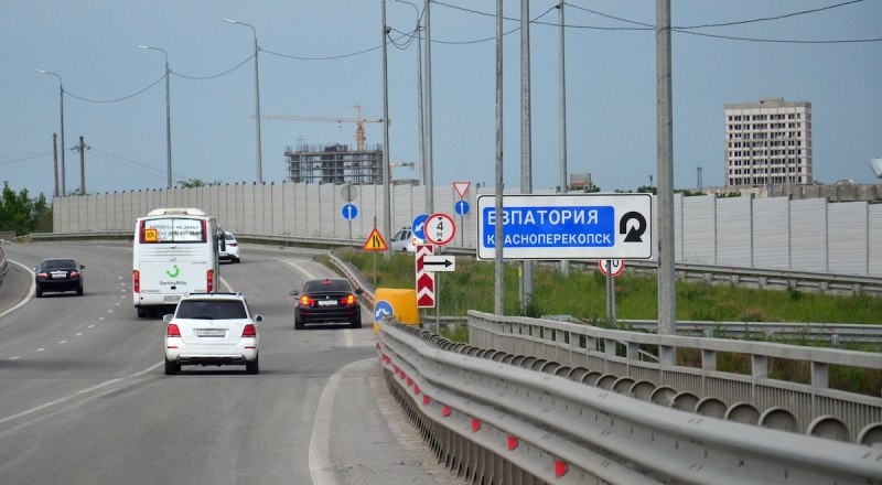 Попасть в Крым можно, но лучше не через мост.