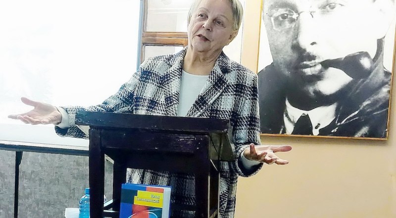 Людмила Никифорова на презентации книги.