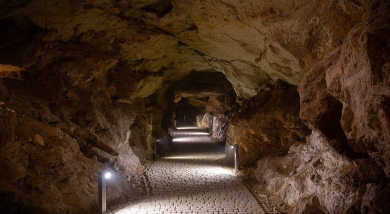 «Таврида» необычна тем, что в ней нет привычных для крымских пещер сталактитов и сталагмитов. Фото пресс-службы КФУ.
