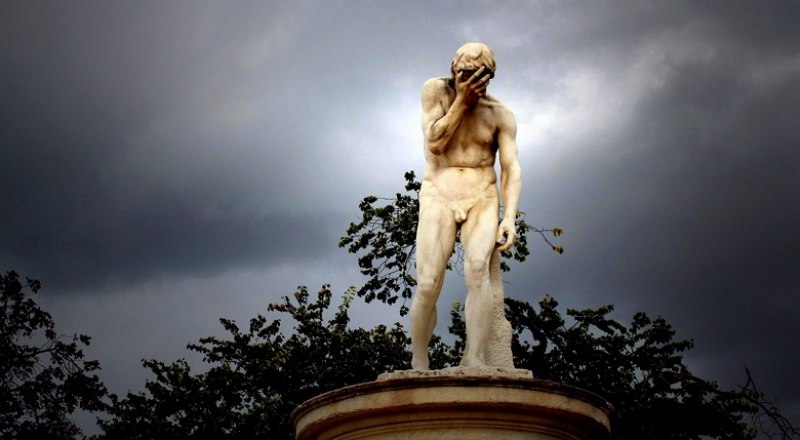 Статуя Каина в саду Тюильри. Париж. Европа.