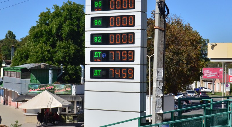 Крымчане не просто ждут топливо. Они хотят, чтобы у него была нормальная цена.