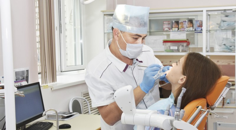 Для многих иностранцев лечить зубы в России выгоднее, чем у себя на родине.