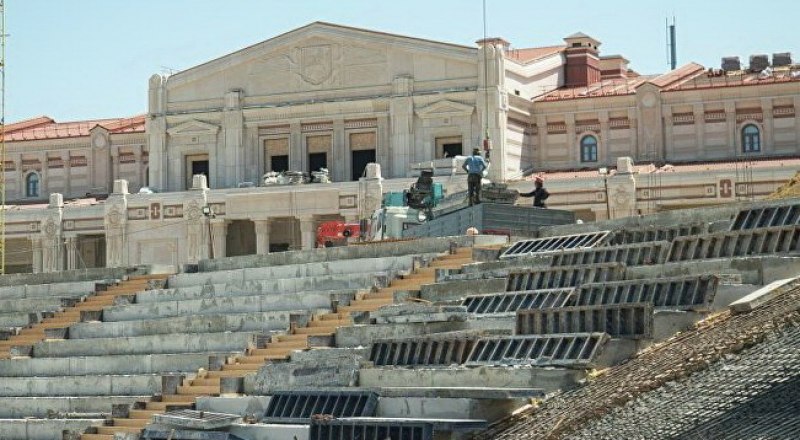 Строительство нового театра почти закончено. Фото Олега Горяева.
