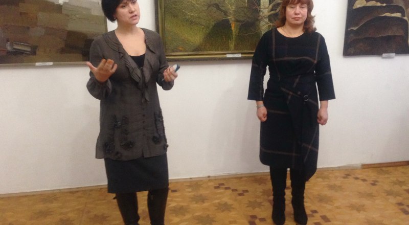 Светлана Глазунова (слева) и Ольга Бурова на открытии выставки в музее.