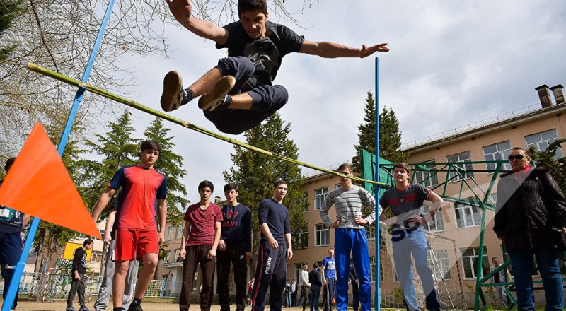 В российских спортивных школах начались занятия легкоатлетов.