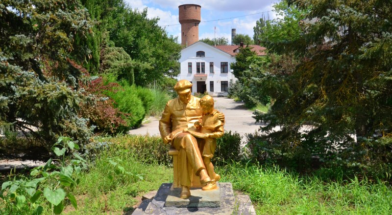 Санаторий «Приморский» во времена СССР носил имя
В. И. Ленина.