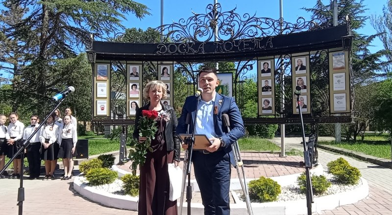 Таких людей, которые всё делают на благо нашей страны, нужно поощрять.