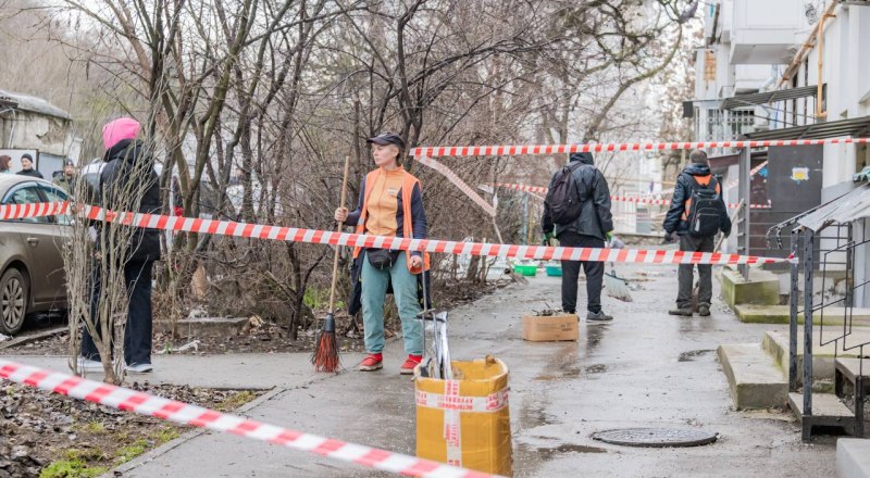 Жителям пострадавших домов восстановят окна.