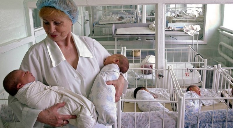 Перед крымскими властями стоит задача увеличить суммарный коэффициент рождаемости до 1,7 ребёнка на одну женщину.