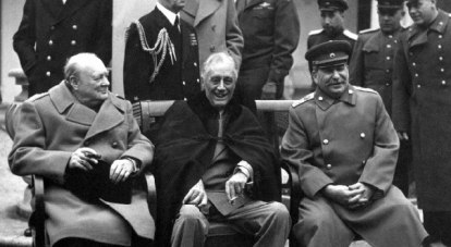 Лидеры «большой тройки»: Уинстон Черчилль, Франклин Рузвельт и Иосиф Сталин.