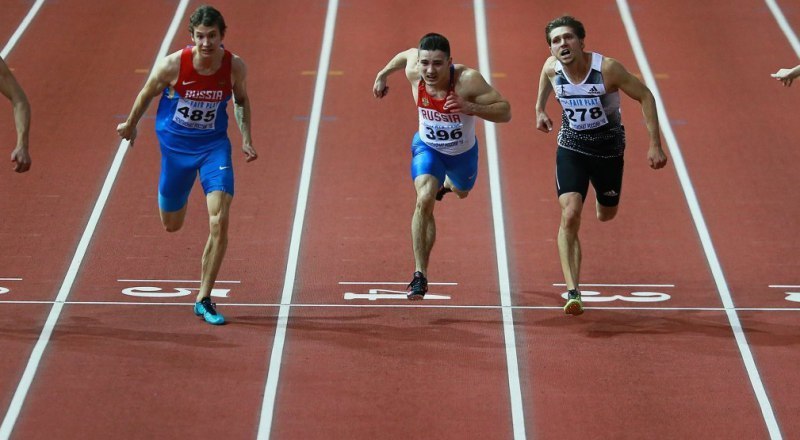 На дистанции рекордсмен Республики Крым в беге на 100 и 200 метров, мастер спорта международного класса Руслан Перестюк.