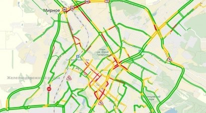 Красным цветом на карте Симферополя отмечены участки с заторами на дорогах.
