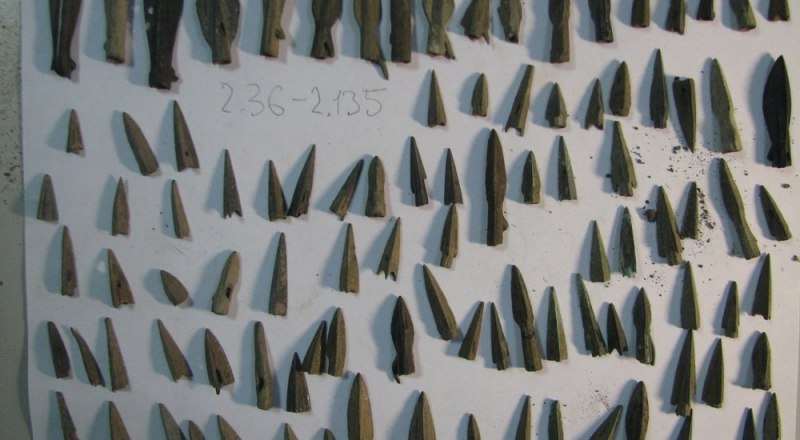  Изъятые бронзовые наконечники стрел (VII-IV века до н. э.).
