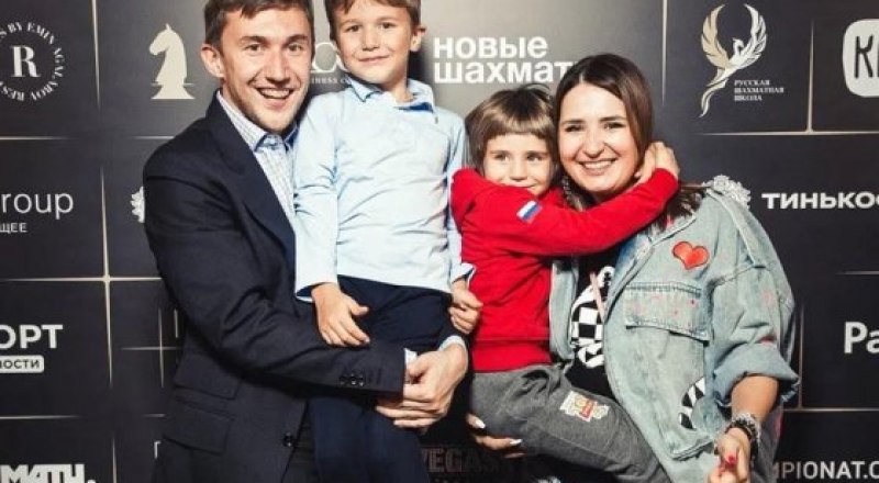 Вместе - дружная семья: Сергей и Галия Карякины с сыновьями Лёшей и Мишей.  Фото оргкомитета турнира «Шахматные звёзды».