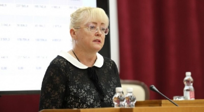 Зампред Совмина - министр финансов Ирина Кивико знакомит депутатов с доработанным проектом бюджета.