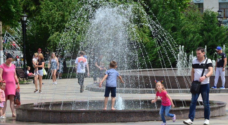 Пока в Крыму воду не экономят, даже фонтаны работают. 