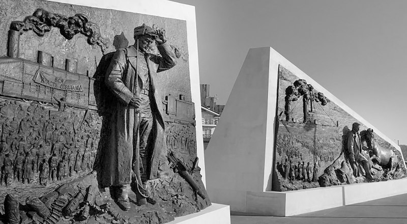 Севастопольский памятник «Сыновьям России, воевавшим в Гражданскую войну».