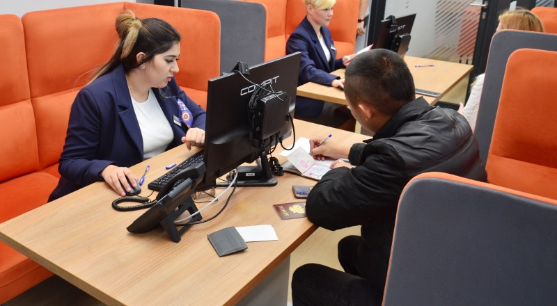 Оптимальный вариант - использовать для долгосрочных накоплений вклад, а для ежедневных - накопительный счёт.