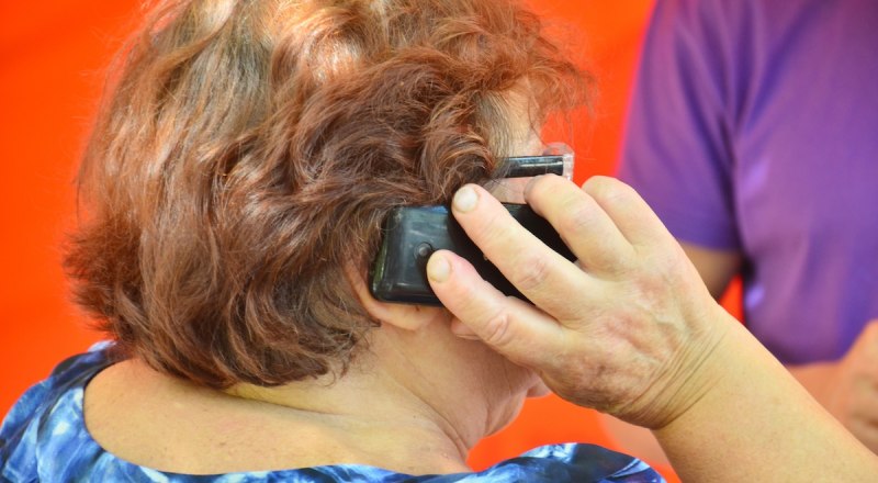 Мошенники стали действовать ещё более цинично, вовлекая в свои преступные схемы пенсионеров.