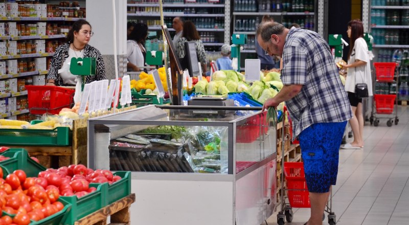Чем больше продуктов будет на полках супермаркетов, тем дешевле они будут.