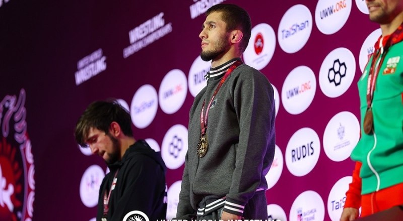 Трёхкратный! Эмин Сефершаев вновь одержал победу в чемпионате Европы по греко-римской борьбе. Фото United world wrestling. 