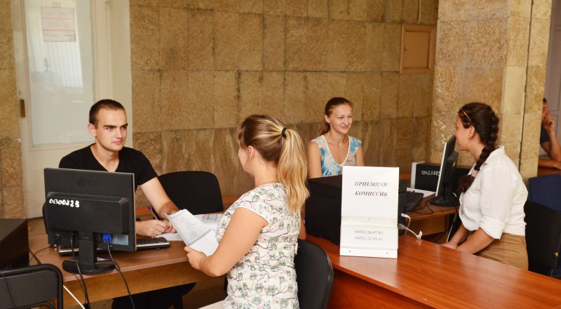 Поступление в вузы в этом году было чуть сложнее, чем обычно.