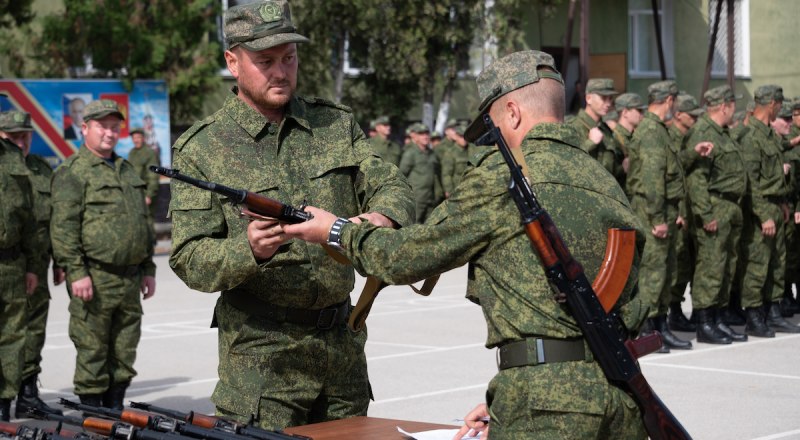 Тех крымчан, которые выполняют воинский долг «за ленточкой», государство без поддержки не оставит.
