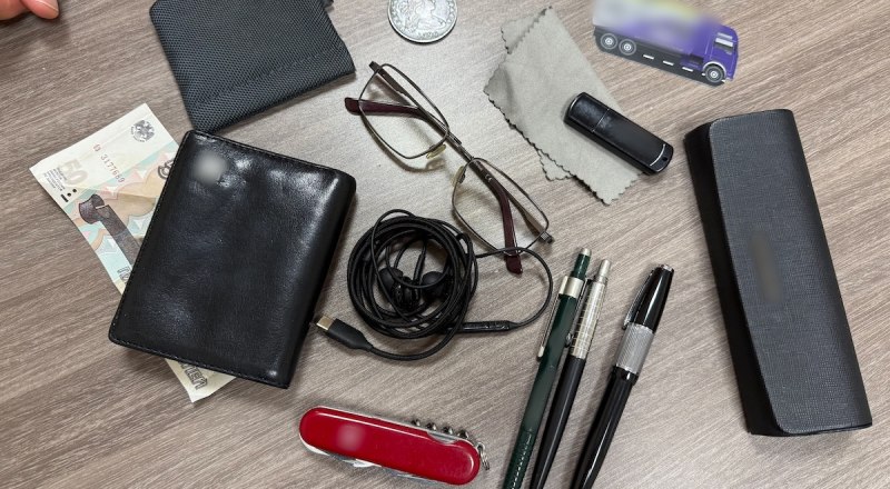 Не забывайте ценные вещи в общественных местах.