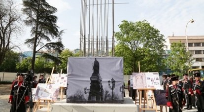 Памятник императрице в этом году обещают восстановить.