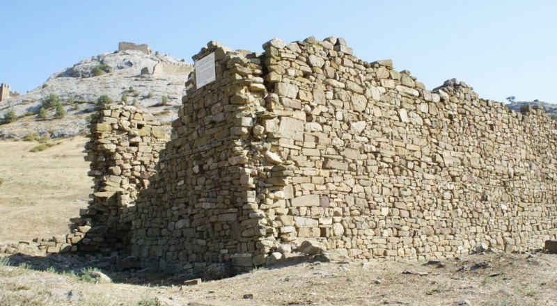 Казармы Кирилловского полка. Фото Владимира Петрова.