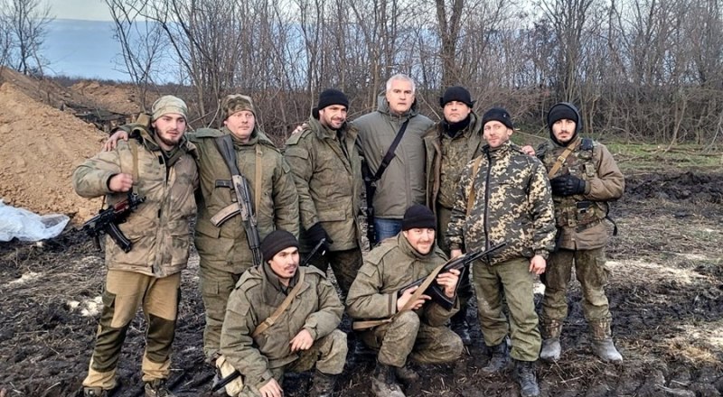 Сергей Аксёнов встретился с участниками СВО из Крыма, занятыми укреплением позиций в Запорожской области.