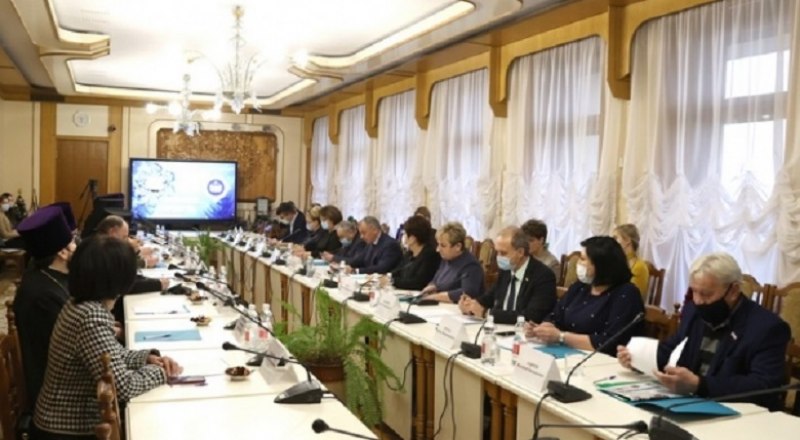 Участники Рождественских парламентских встреч в Госсовете республики.