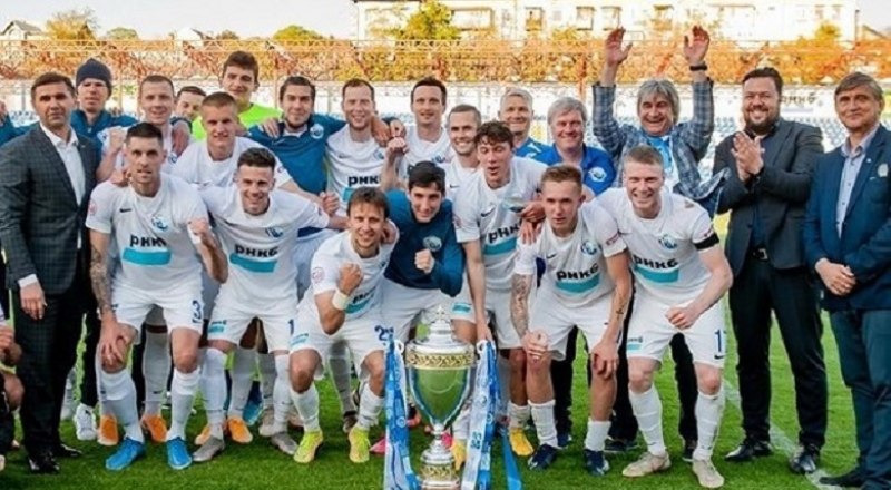 Вот они, трёхкратные чемпионы КФС футболисты ФК «Севастополь».