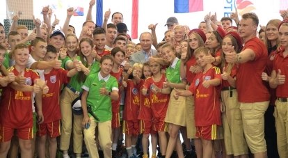 Владимир Путин во время посещения Международного детского центра «Артек».