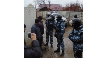 Правоохранители в Каменке 21 февраля во время задержания активистов./Фото Ремзи БЕКИРОВА.