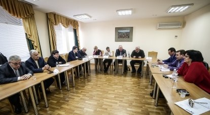 Заседание крымских политологов за «круглым столом».