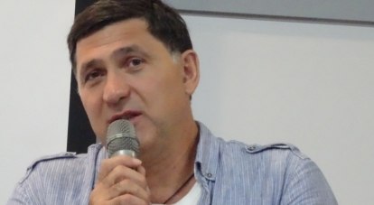 Сергей Пускепалис на встрече в Симферопольском клубе «Формат А3».