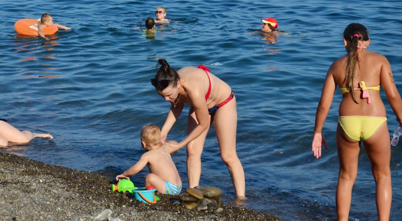 Отпуск с детьми до полутора лет может оформить любой из работающих родственников.