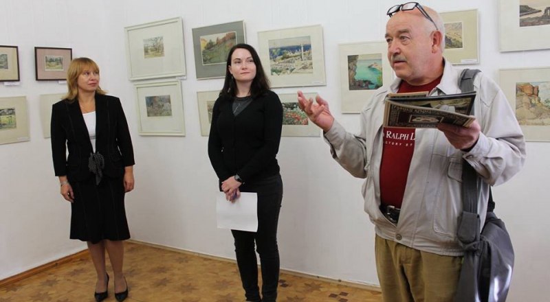 Директор музея Ольга Бурова, куратор выставки Александра Кугушева и искусствовед Игорь Липунов.